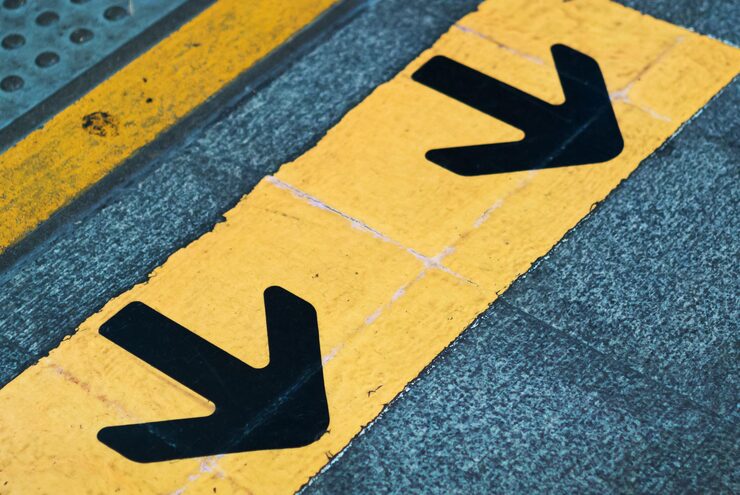 Acasă 27 Norme și reglementări privind marcajele rutiere în zone private